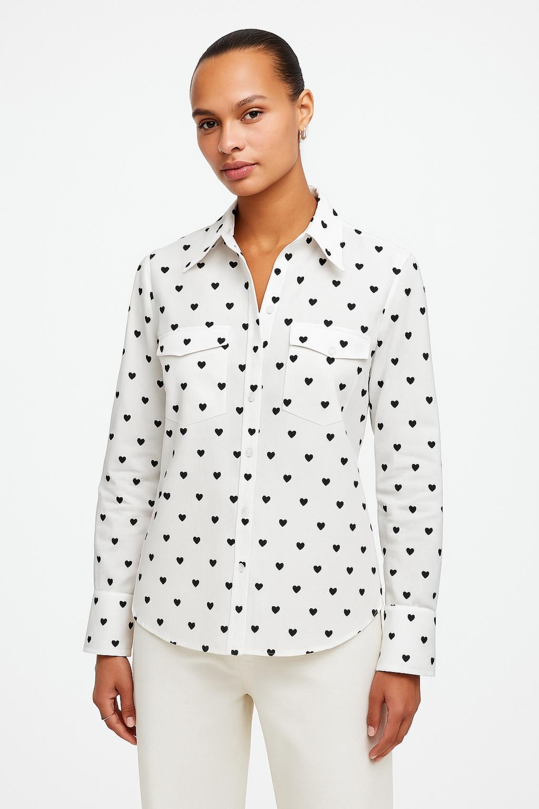 אריג כותנה לבן דפוס לבבות שחורים