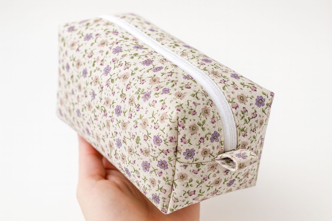 אריג כותנה דפוס פרחים קטנים על רקע שמנת דגם שני