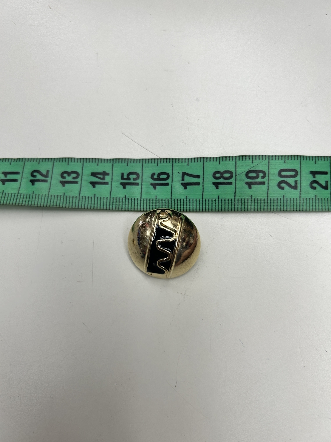 מארז של 8 יחידות כפתור זהב דגם 1 קטן