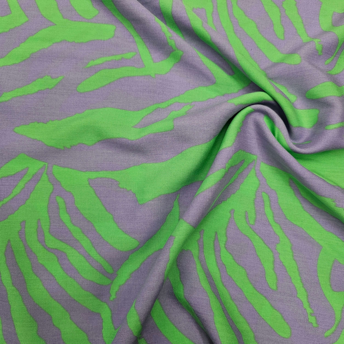 אריג ויסקוזה דפוס אבסטרקטי גווני לילך וירוק