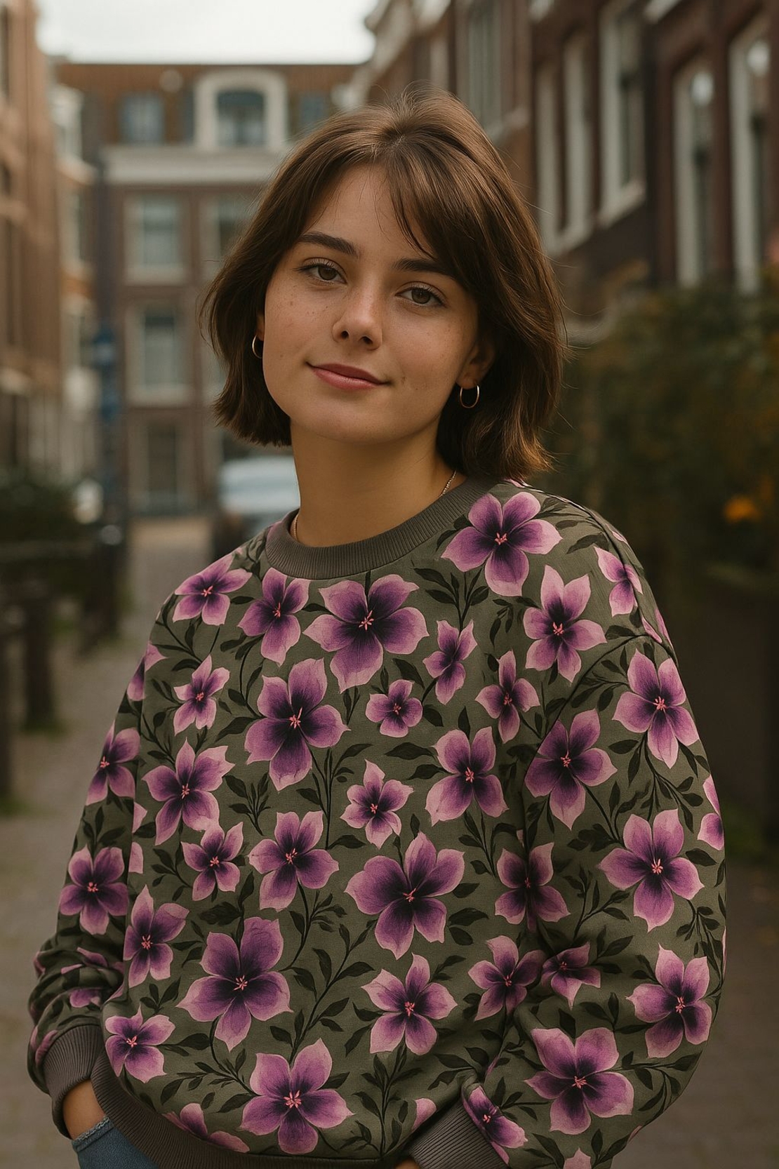 פרנץ טרי דפוס פרחים דיגיטלי סגולים על רקע ירוק יער