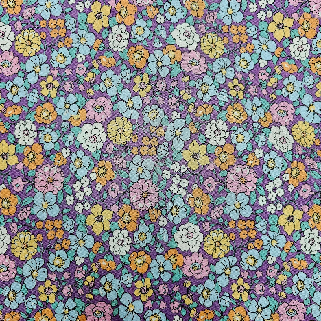 אריג כותנה אורגני דפוס פרחי שדה על רקע סגלגל