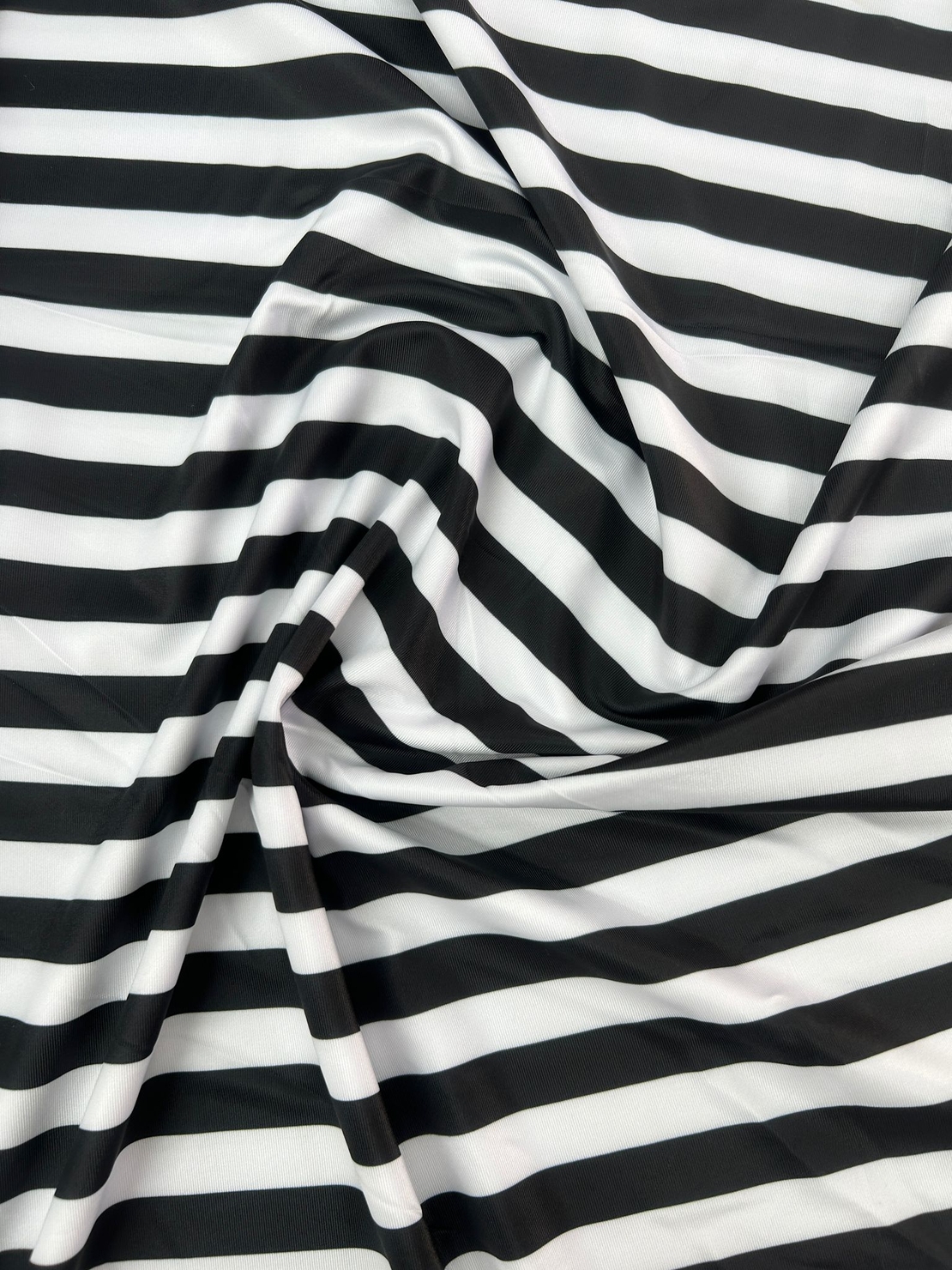 לייקרה פסים שחור לבן רוחב פס 1.5 סמ