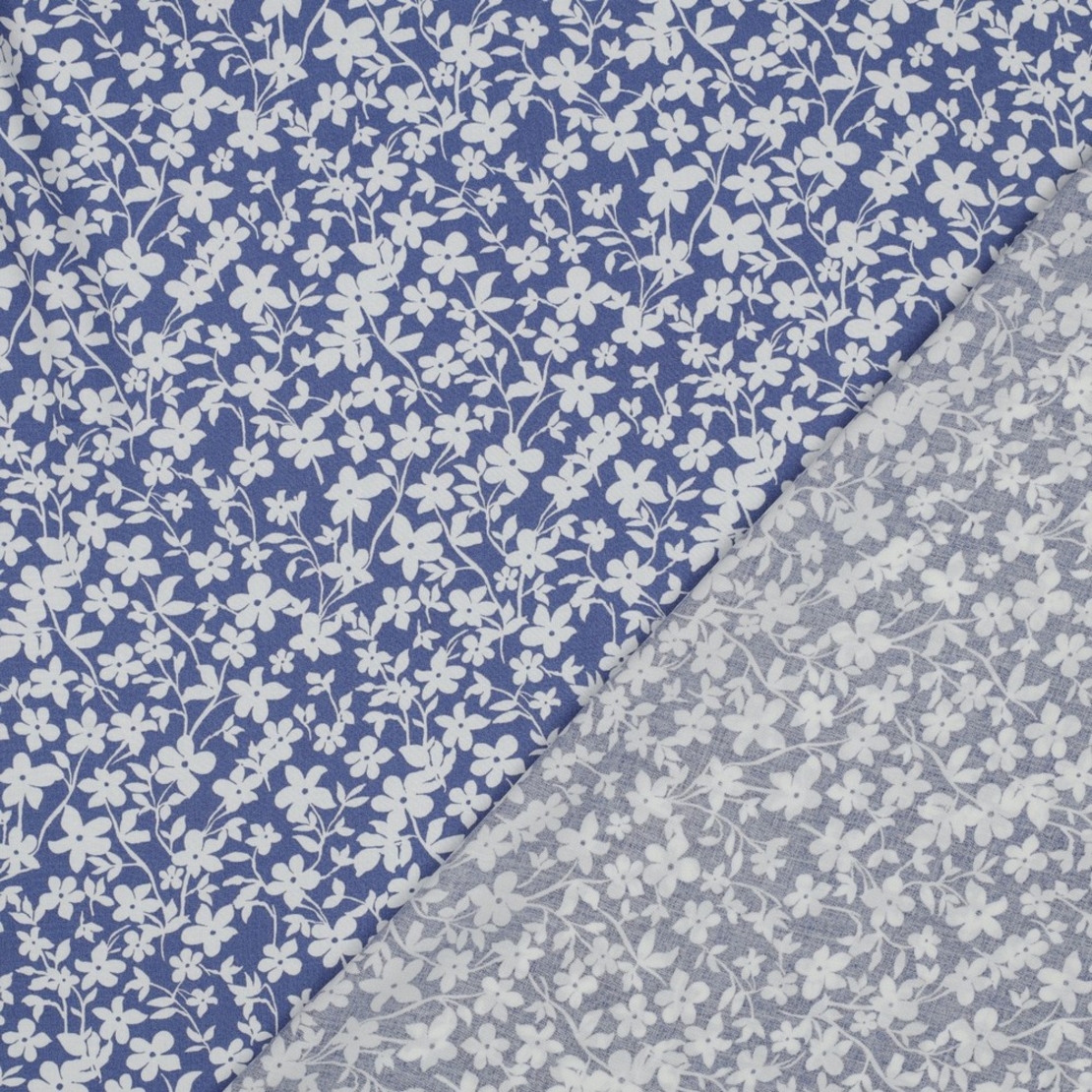 אריג ויסקוזה דפוס פרחים קטנים על רקע כחול גינס דגם חן