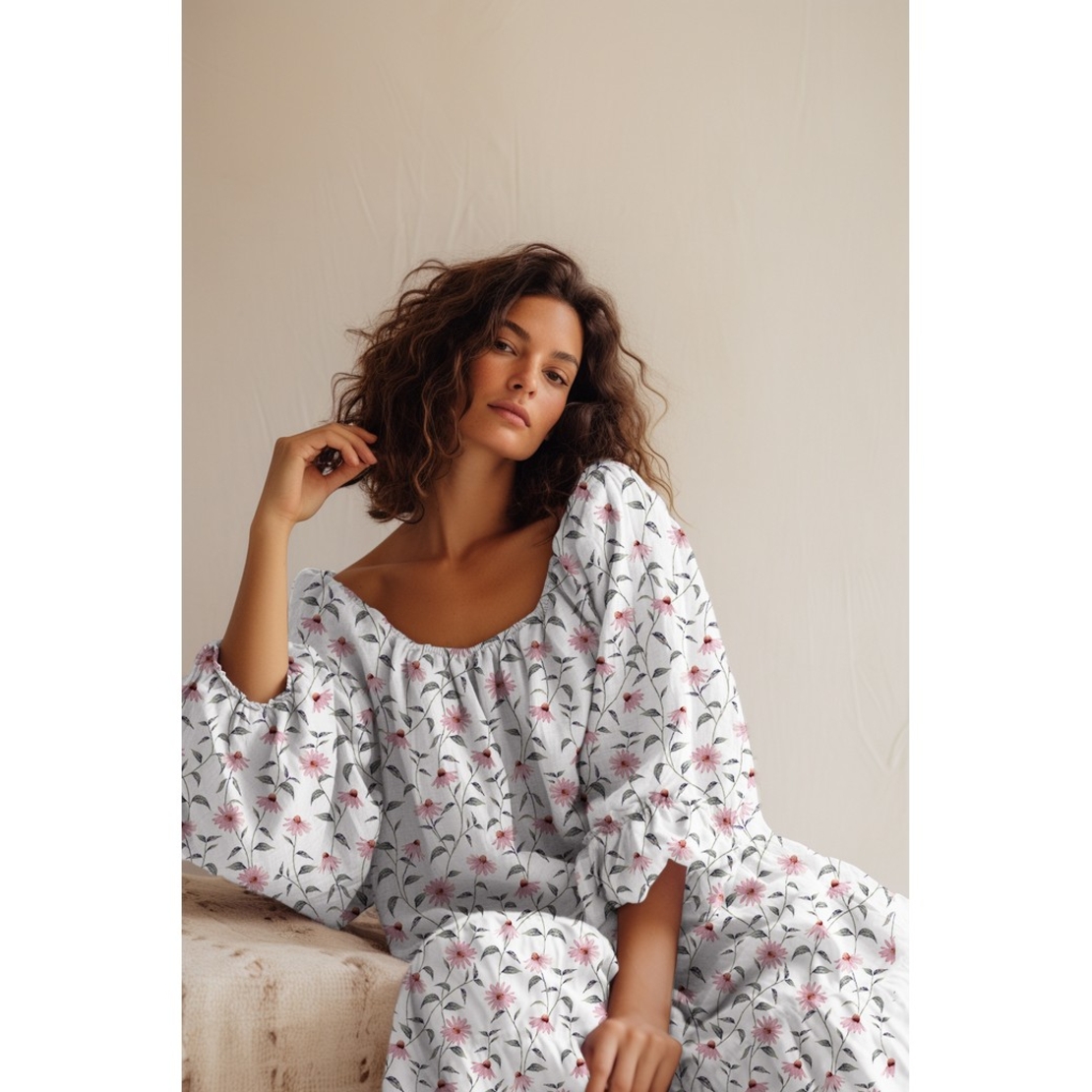 אריג דאבל טטרה דפוס פרחי מיים על רקע לבן