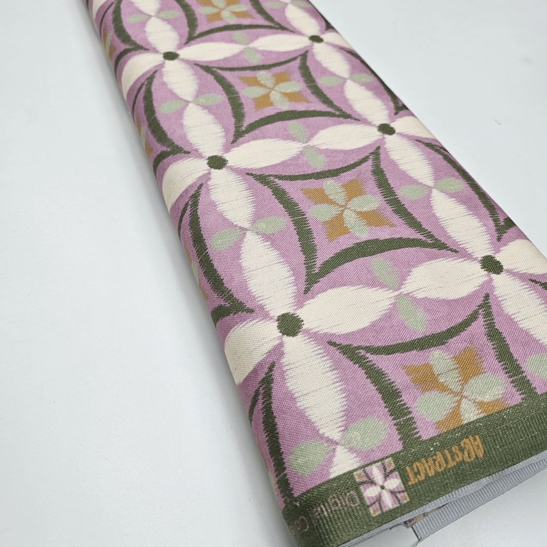 אריג קנבס דפוס פרחים אבסטרקטי גווני ירוק וסגול רך דגם קלודין