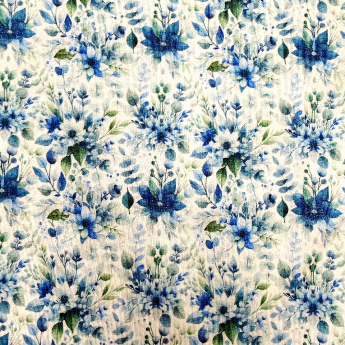 טריקו ויסקוזה דפוס דיגיטלי זר פרחים רומנטי רקע לבן