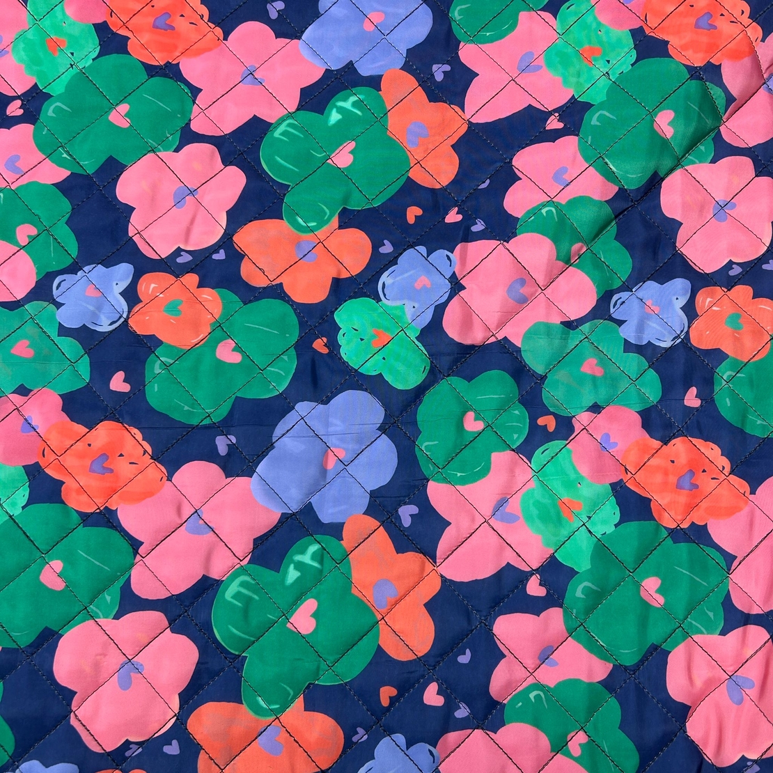 אריג קווילט דו צדדי דפוס פרחים צבעוניים על רקע נייבי