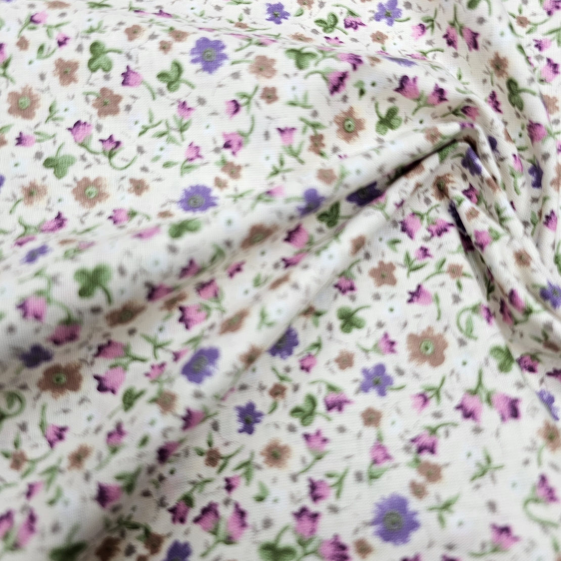 אריג כותנה דפוס פרחים קטנים על רקע שמנת דגם שני