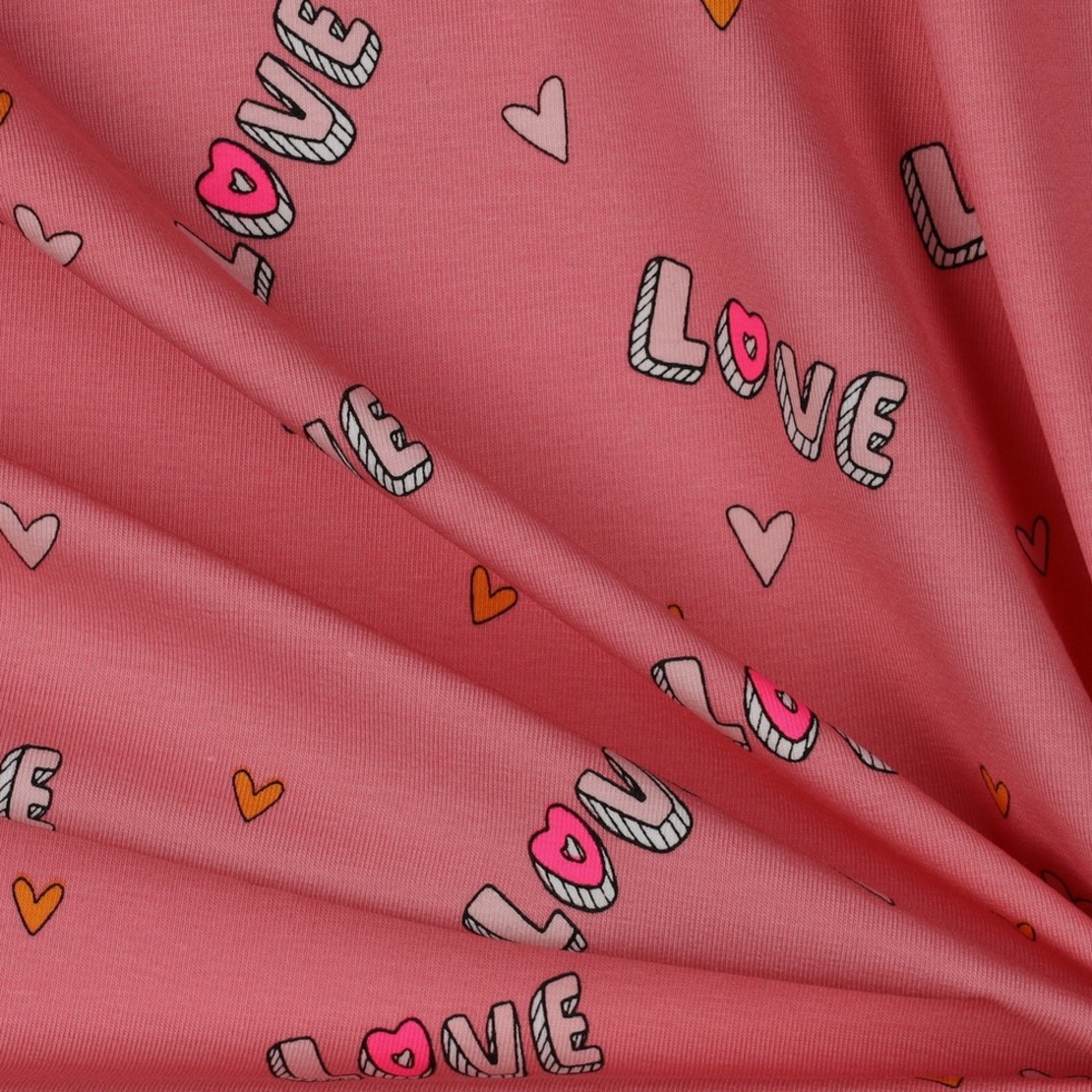 טריקו LOVE  נאון על רקע ורוד