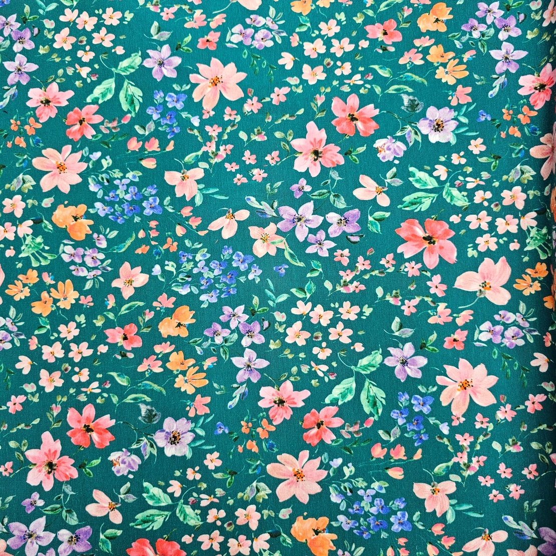 פרנץ טרי דפוס פרחים דיגיטלי על רקע ירוק אוקיינוס