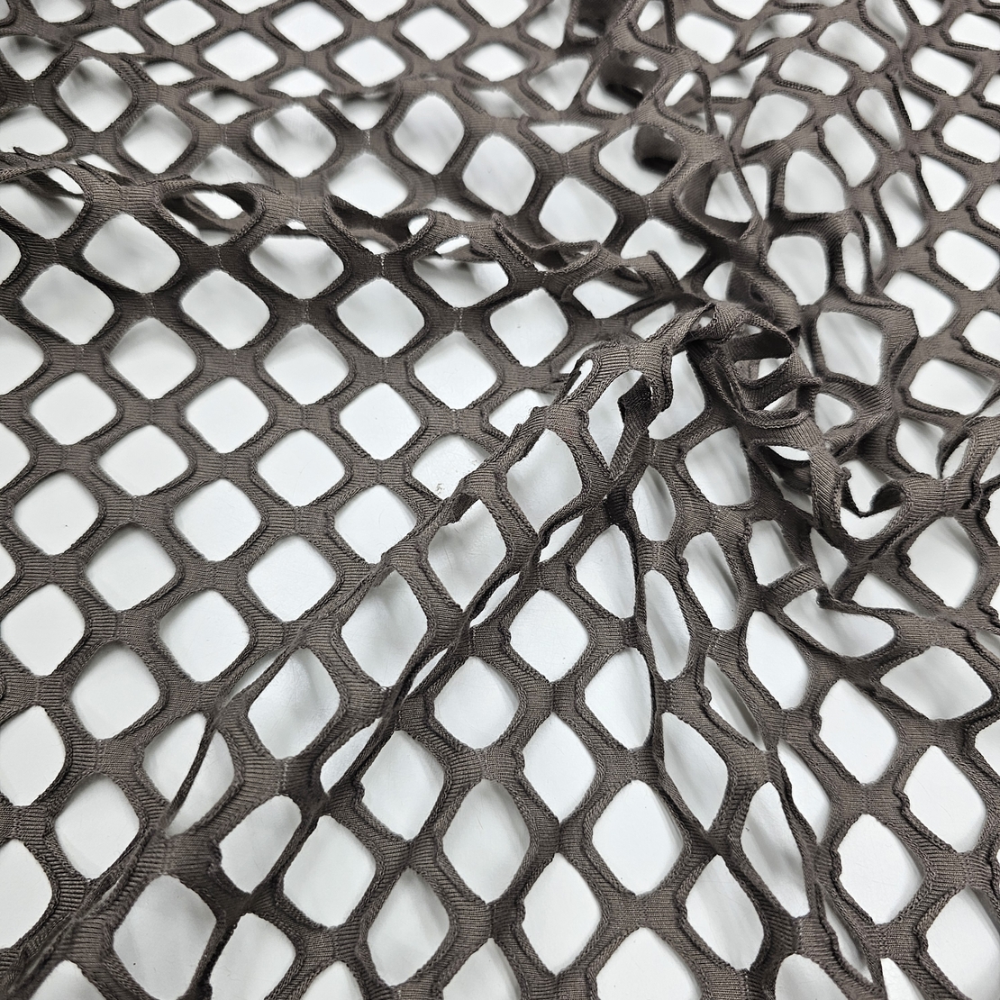 רשת קרושה צבע מוקה חורים גדולים