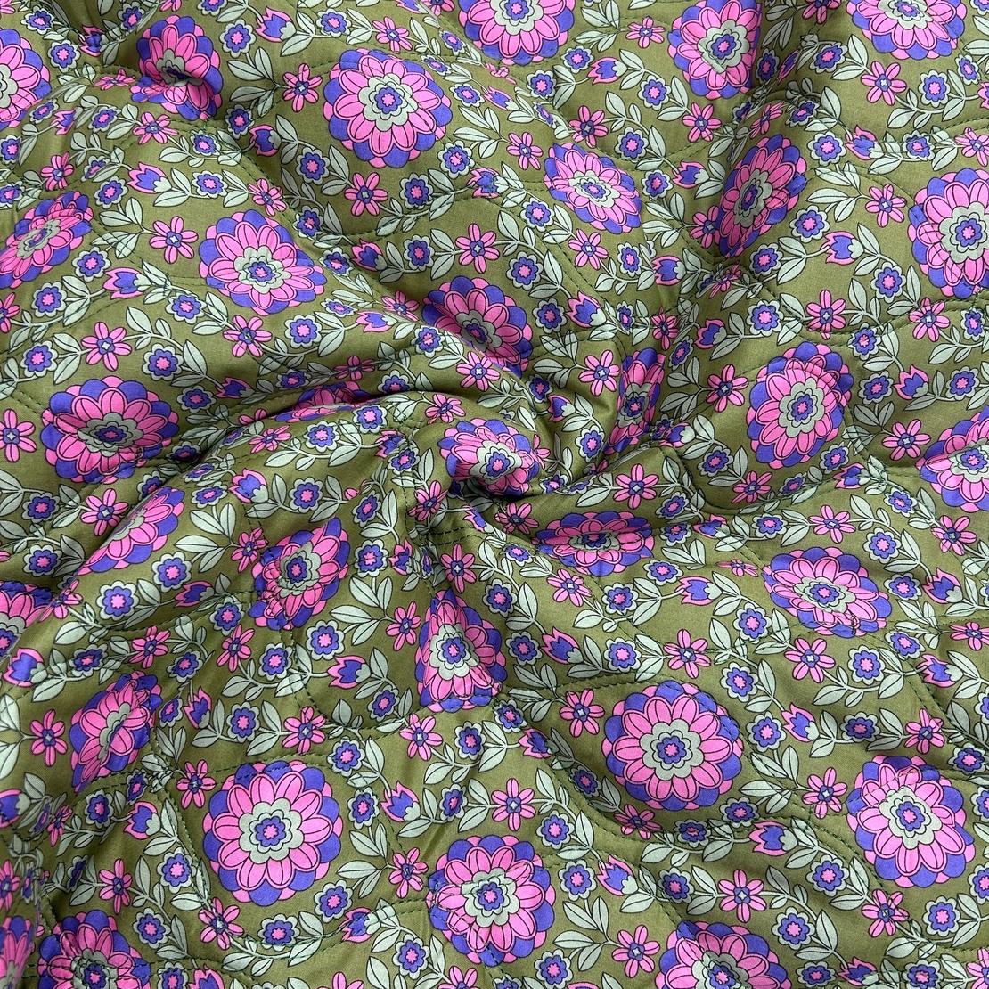 אריג קווילט דו צדדי דפוס מנדלות קטנות גווני ירוק סגול