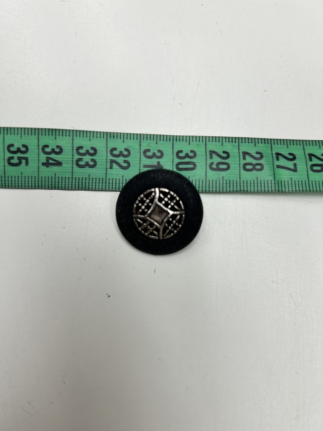 מארז של 8 יחידות כפתור שחור דגם 5