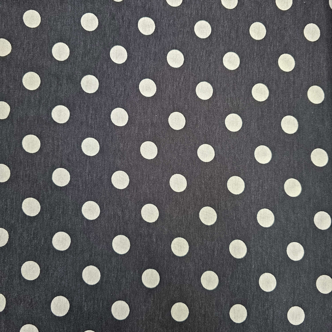 טריקו ויסקוזה דפוס נקודות לבן על רקע שחור