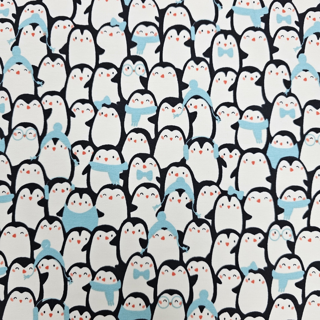 פוטר דפוס פינגווינים שמחים גווני תכלת שמנת