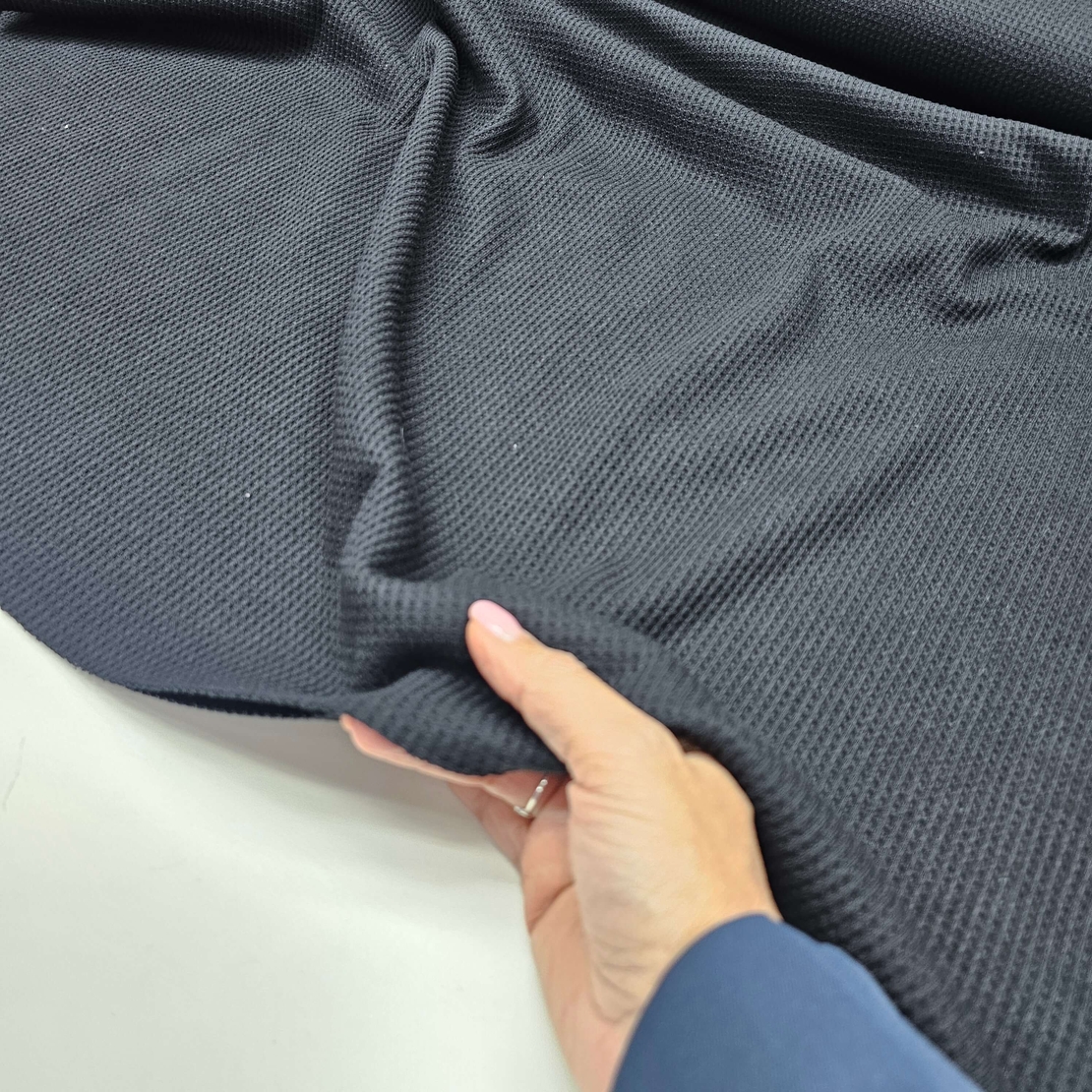 סריג וופל צבע שחור דגם איזבל