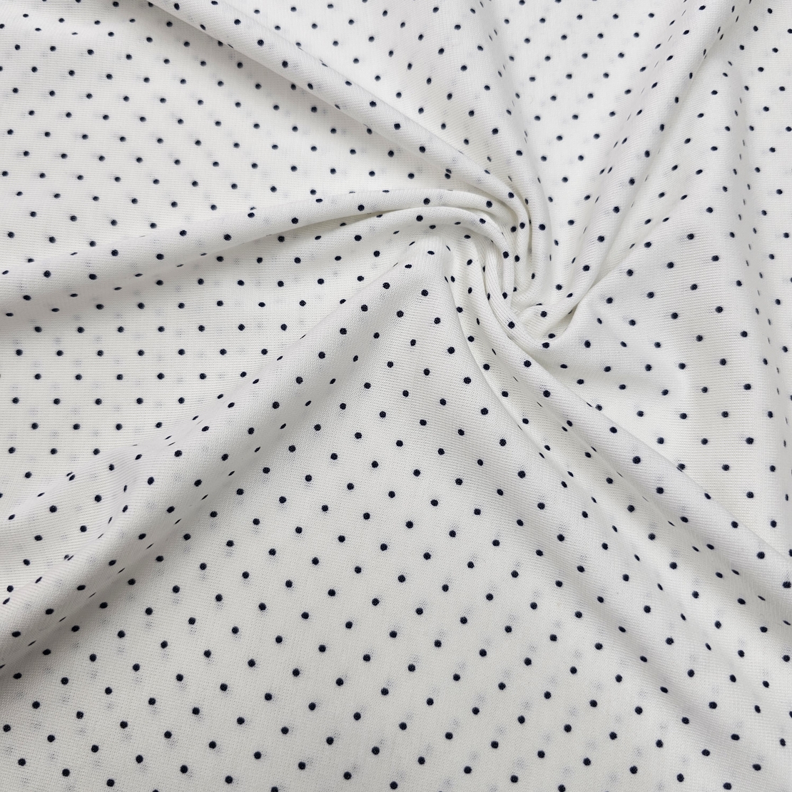טריקו כותנה דפוס נקודות סיכה נייבי על רקע לבן