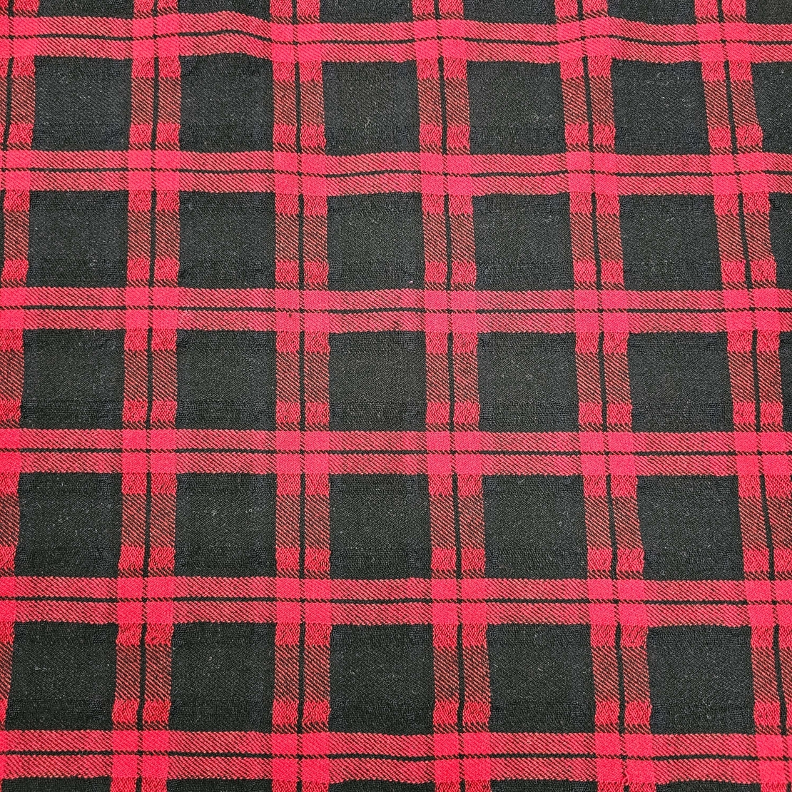 אריג צמר משבצות גווני אדום חי ושחור