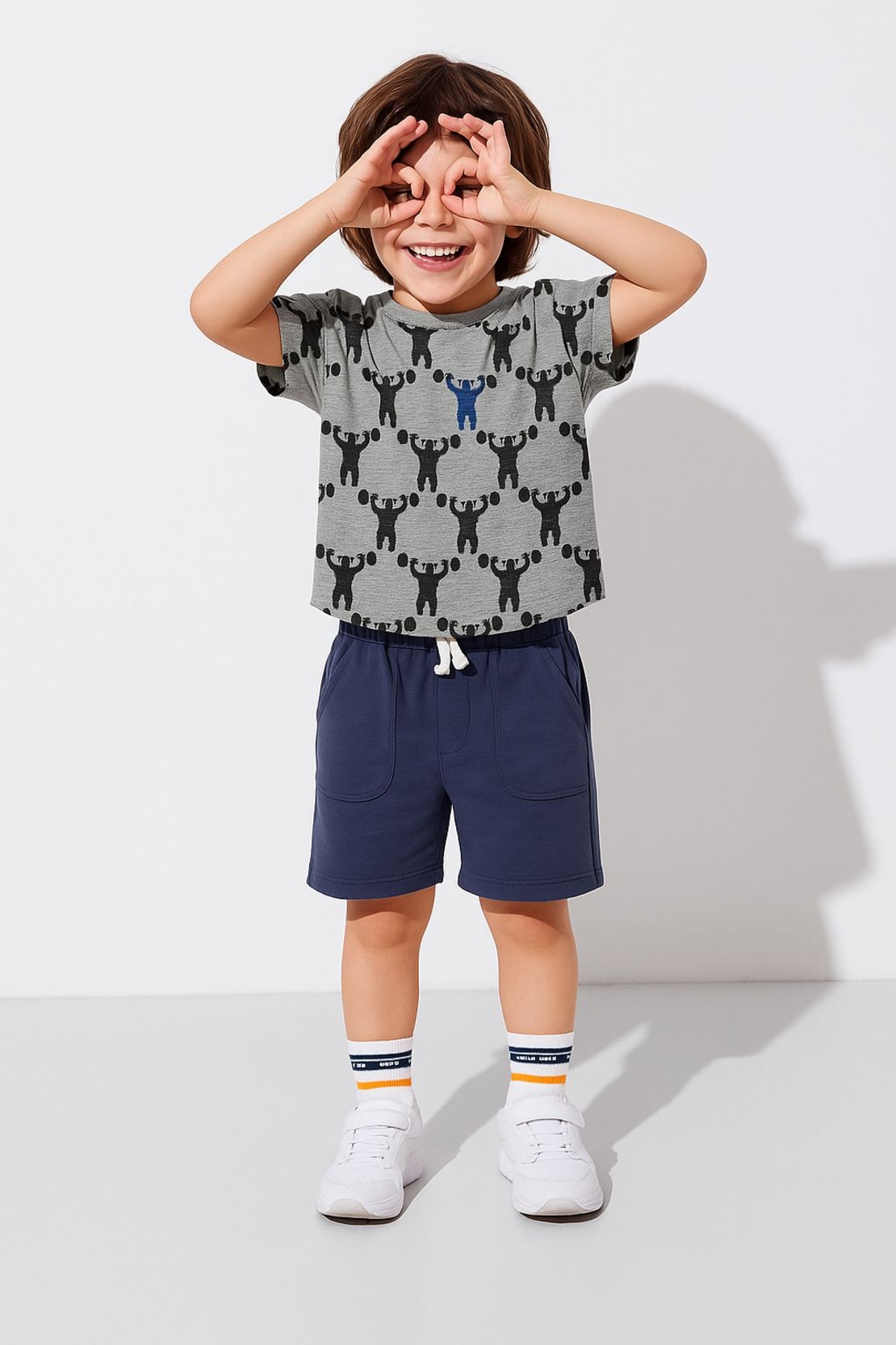 טריקו כותנה דפוס מר שריר על רקע אפור