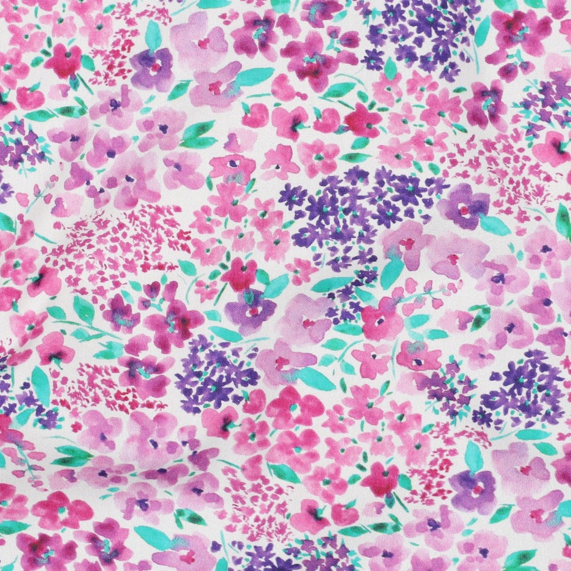 אריג כותנה דפוס פריחה מרהיבה על רקע לבן