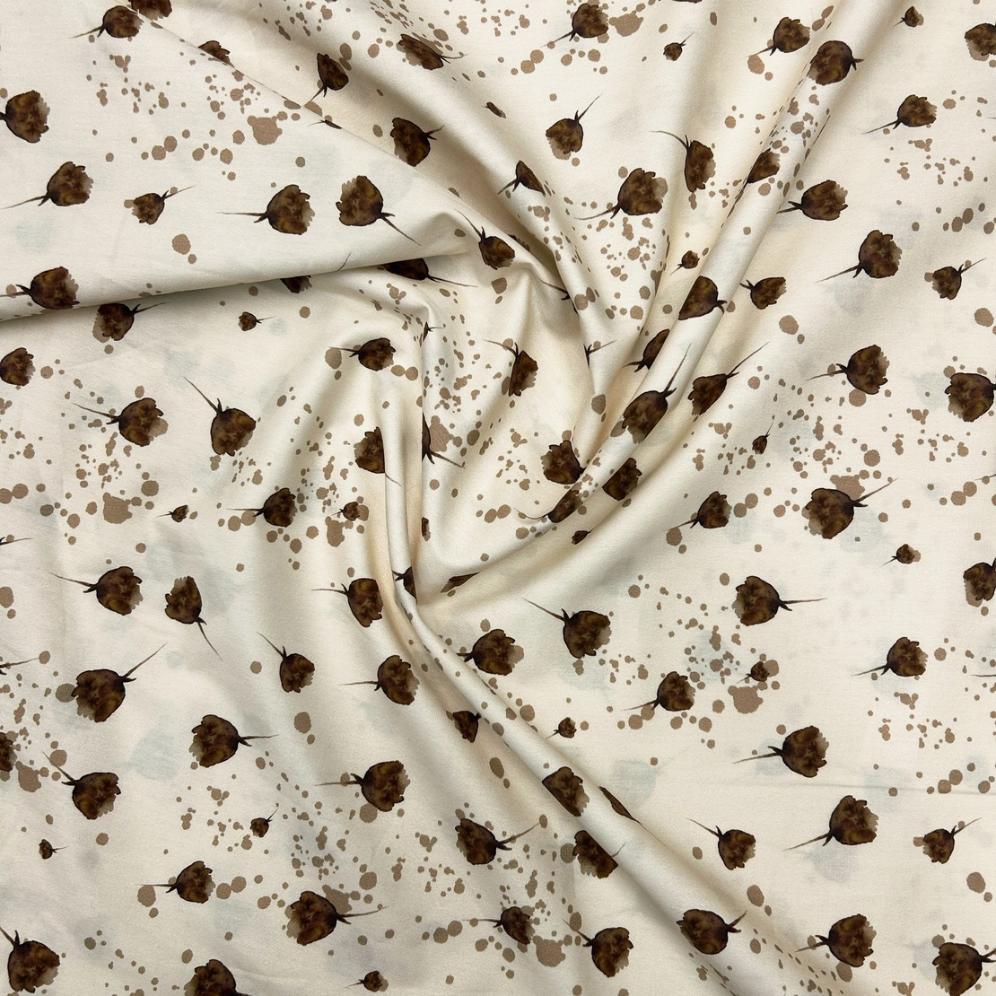 אריג כותנה דפוס טוליפים דיגיטלי על רקע אופוייט