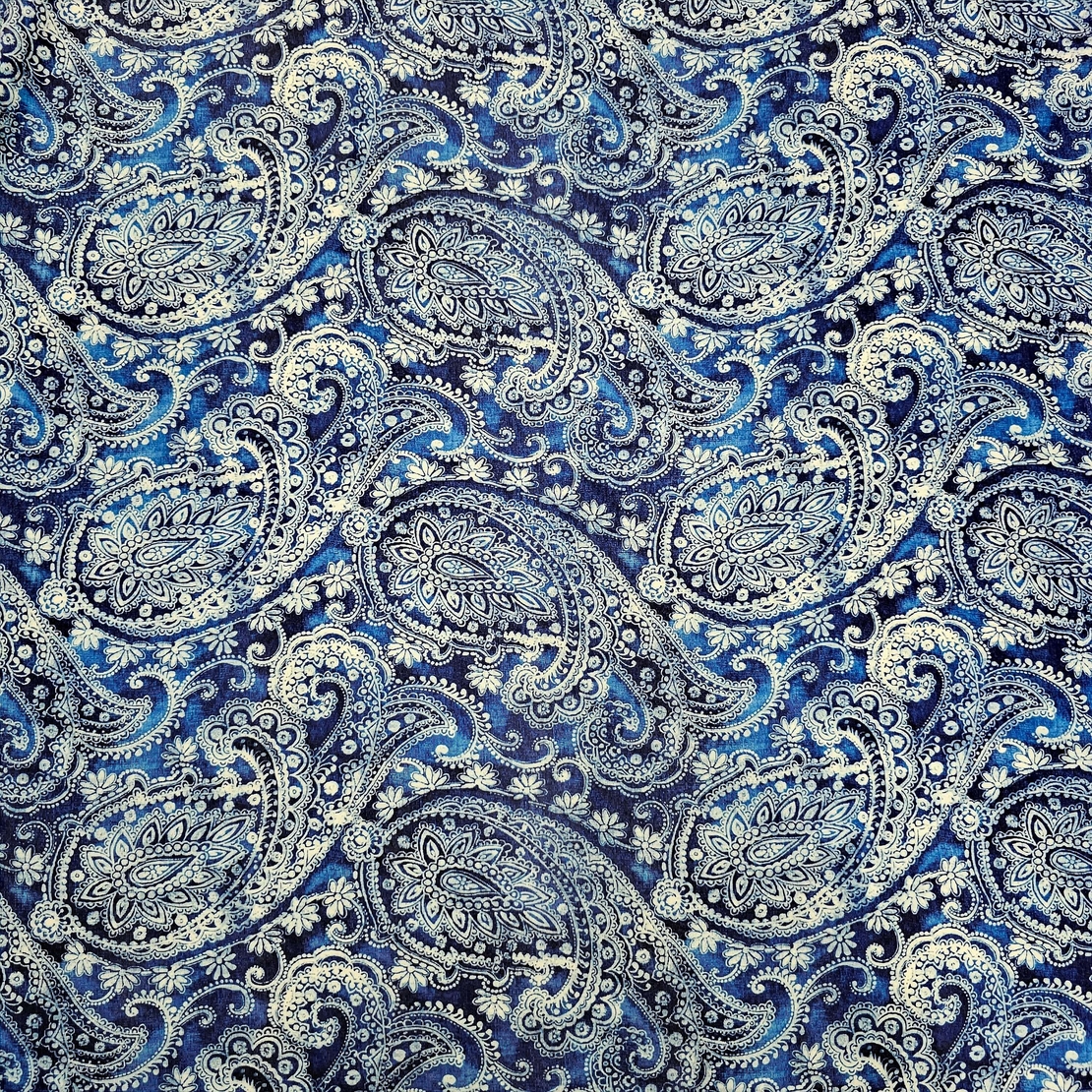 לייקרה דפוס בנדנה על רקע כחול