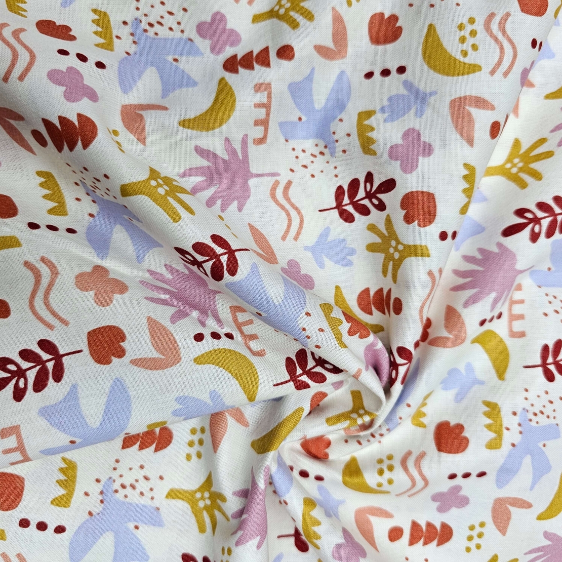 אריג כותנה דפוס ציפורים ועלים על רקע לבן חם