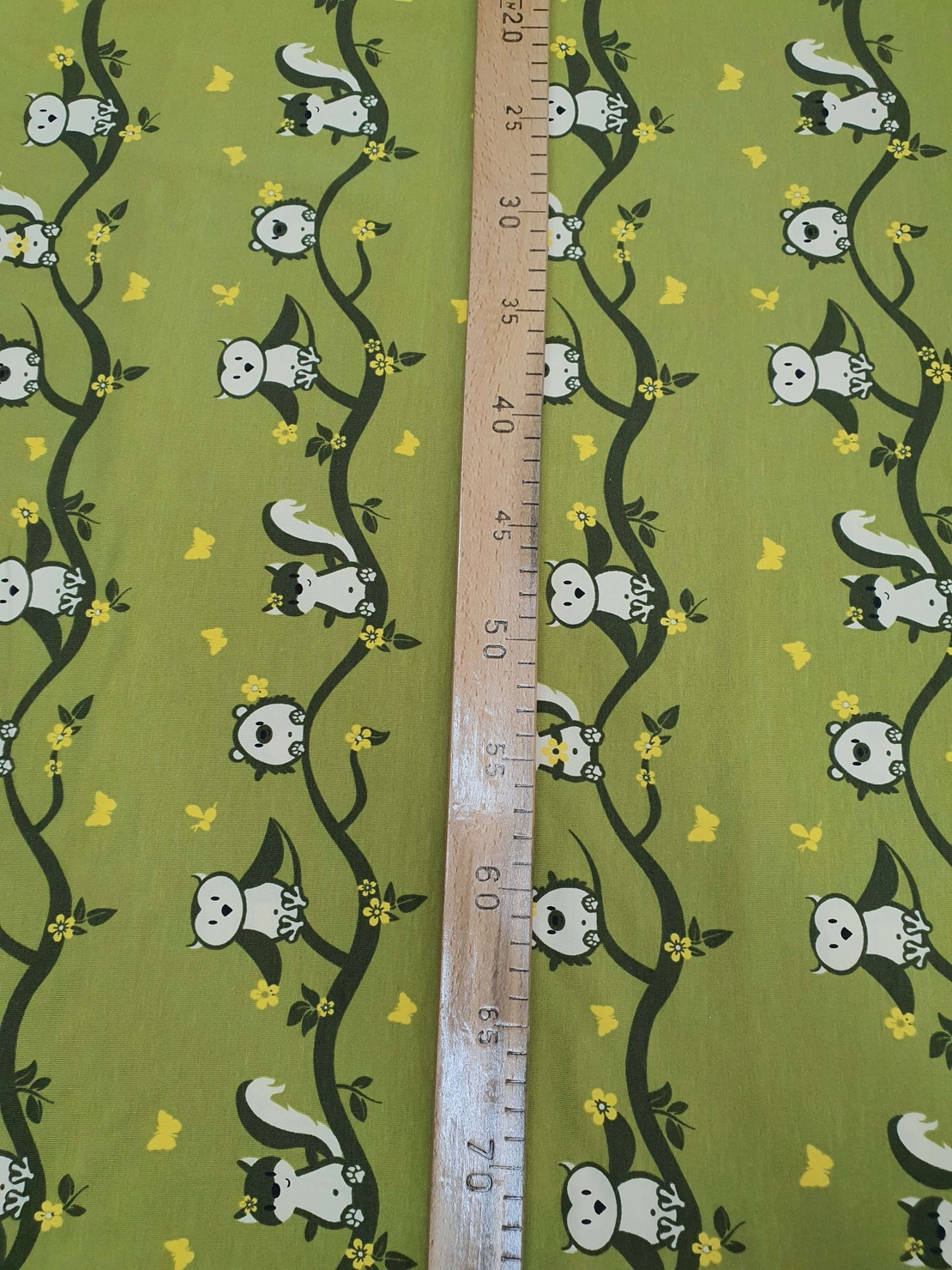 טריקו חברים מהיער על רקע ירוק