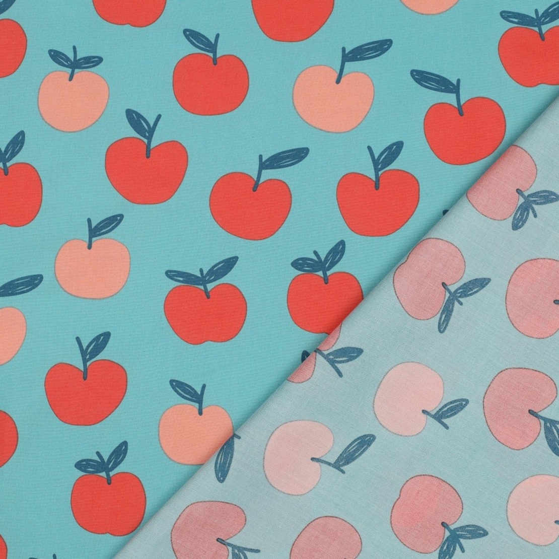 אריג כותנה דפוס פירות על רקע פטרול בהיר