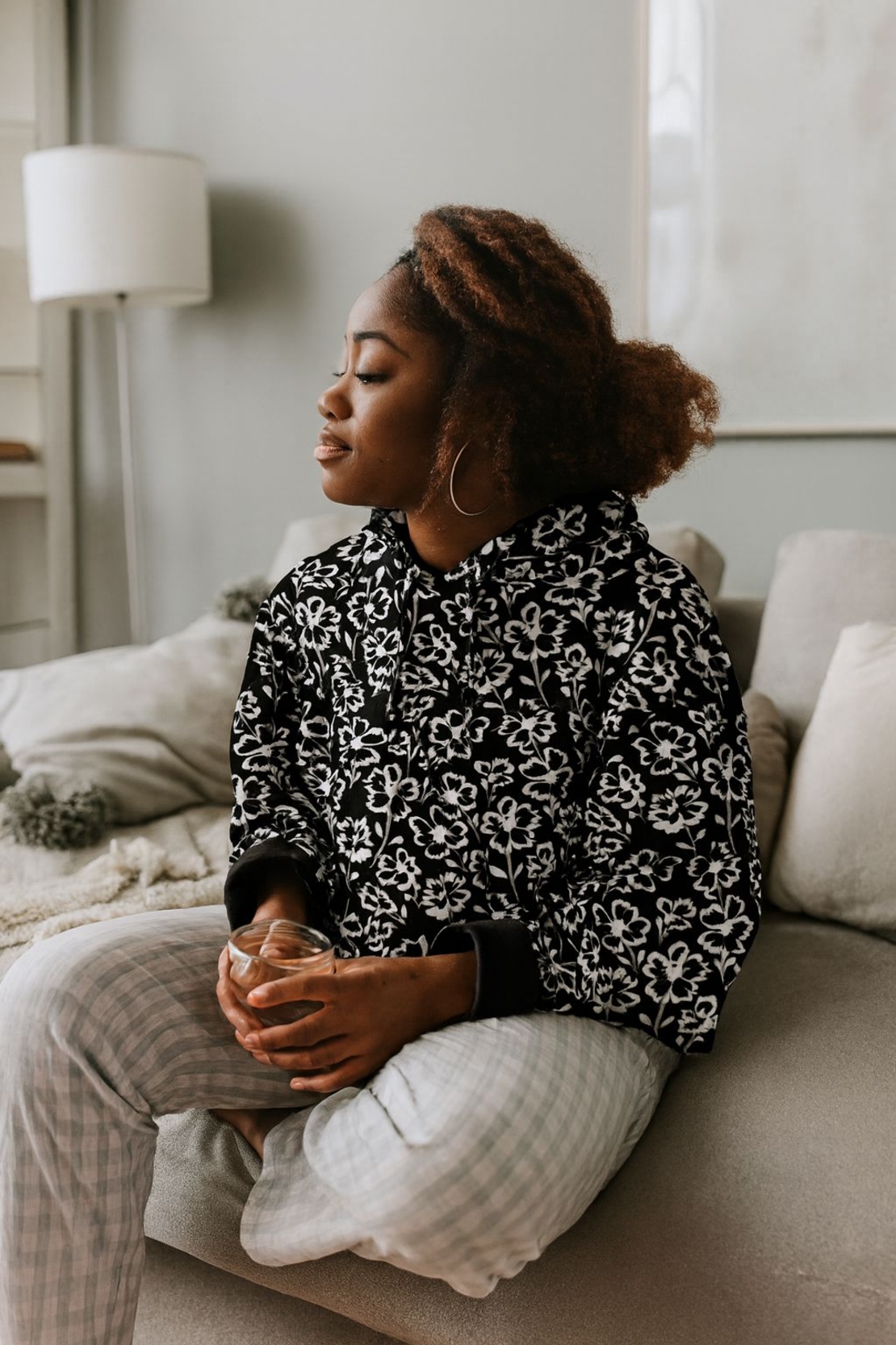 בד פוטר דפוס פרחים בגווני שחור לבן