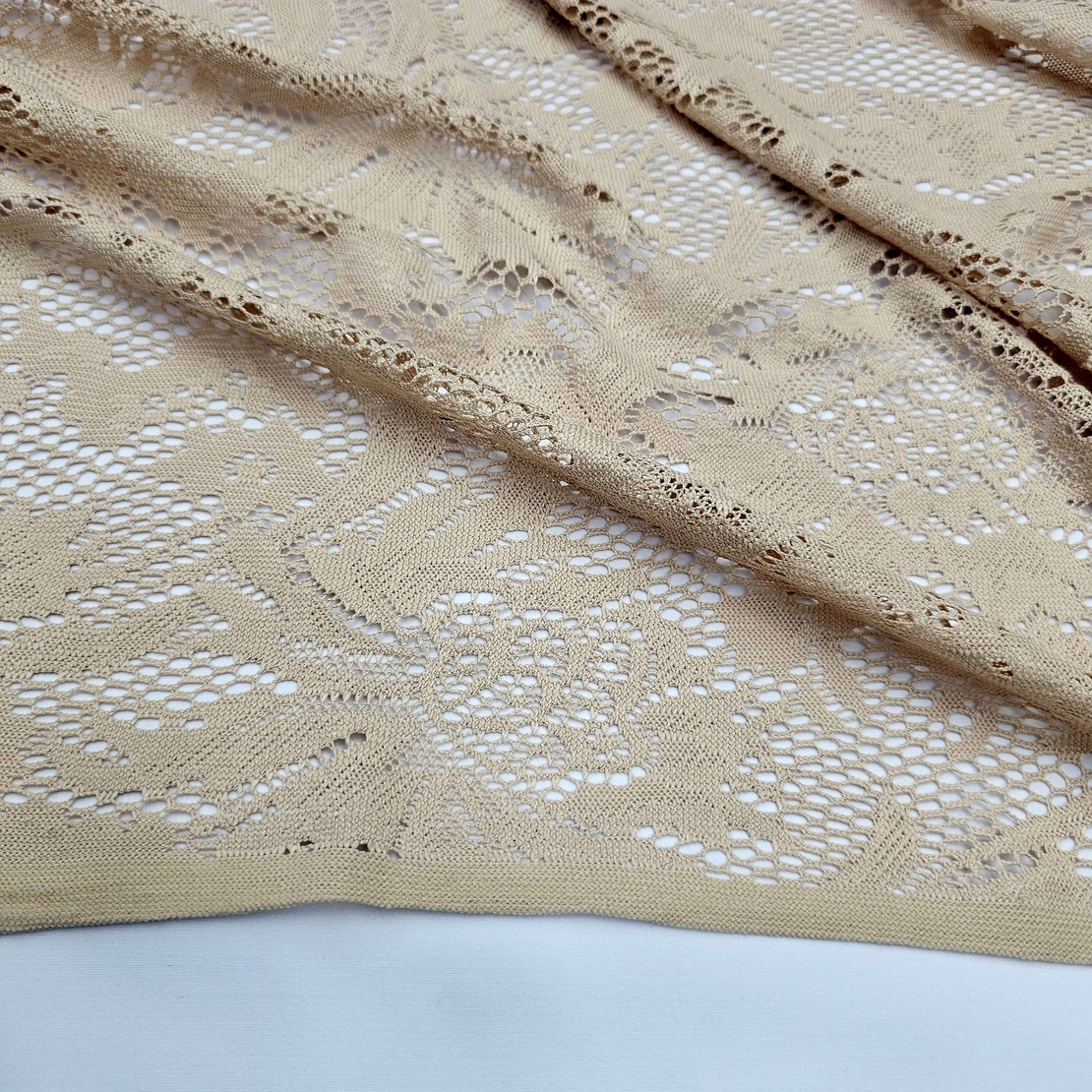 תחרה קרושה צבע בז