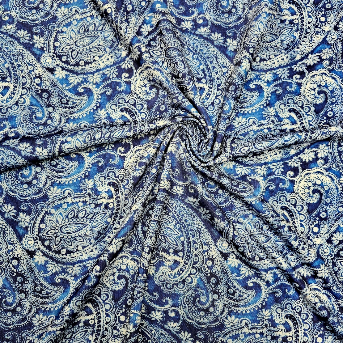 לייקרה דפוס בנדנה על רקע כחול