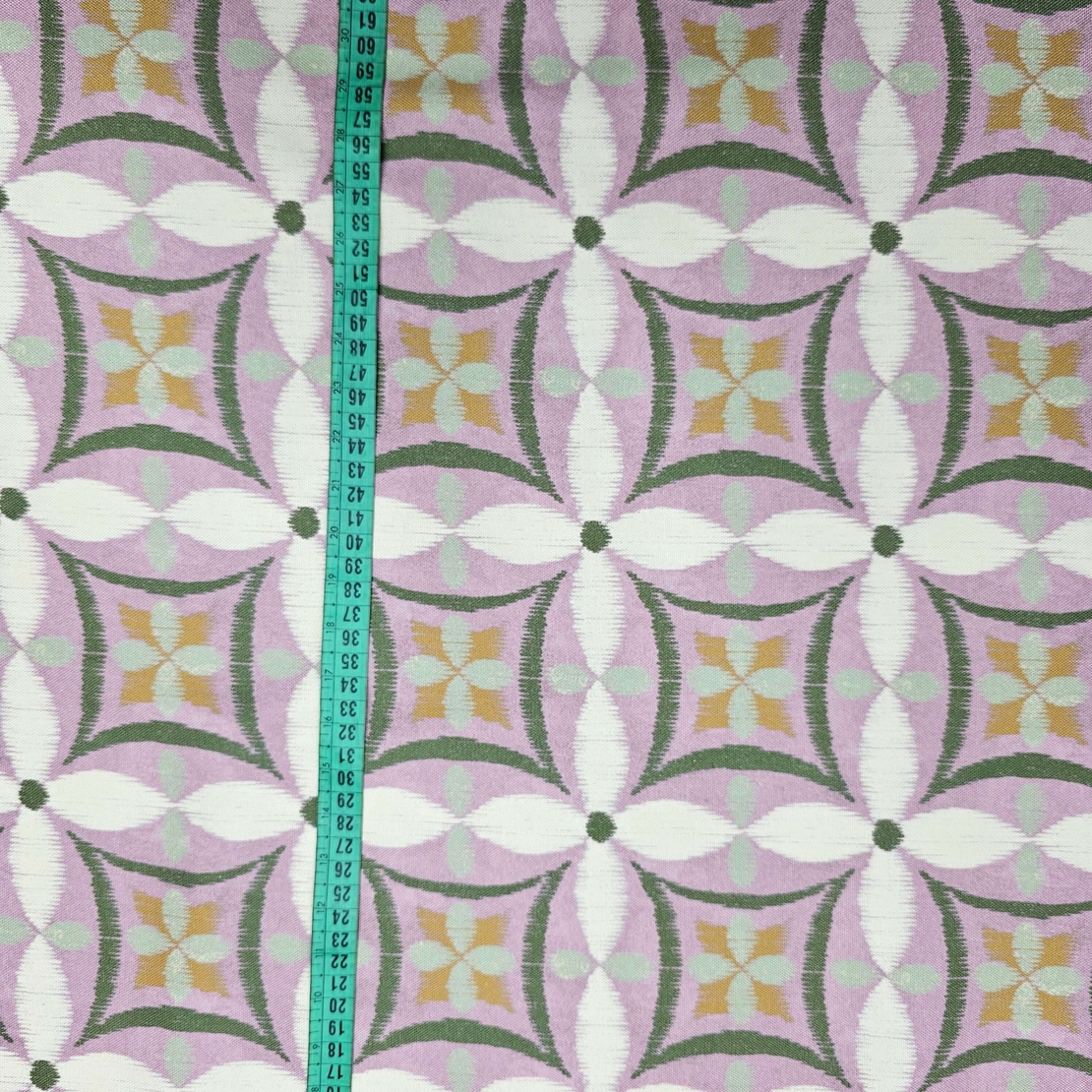 אריג קנבס דפוס פרחים אבסטרקטי גווני ירוק וסגול רך דגם קלודין