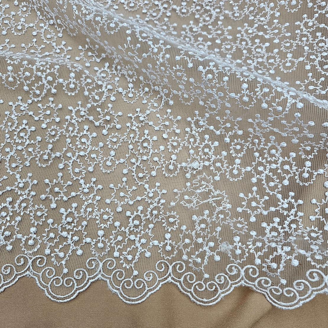 תחרה צבע לבן דוגמה עדינה דגם נטלי