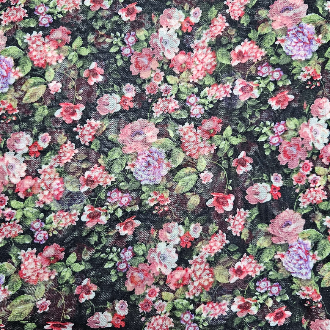 2 מטר רזיל פרחוני על רקע שחור