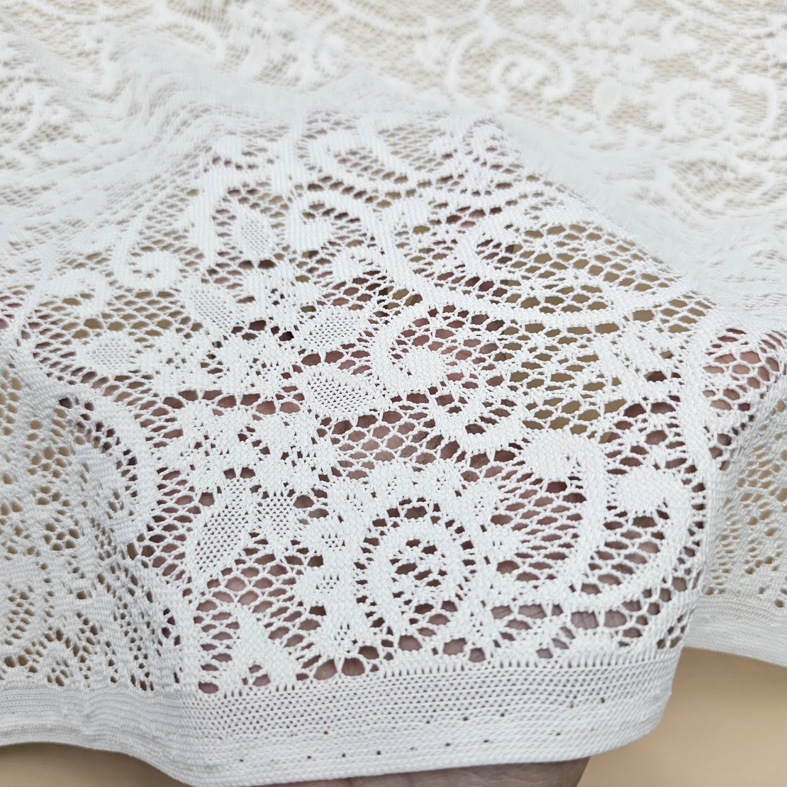 תחרה קרושה צבע אופוויט