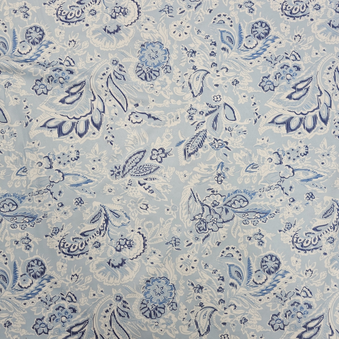 לייקרה דפוס בנדנה על רקע תכלת