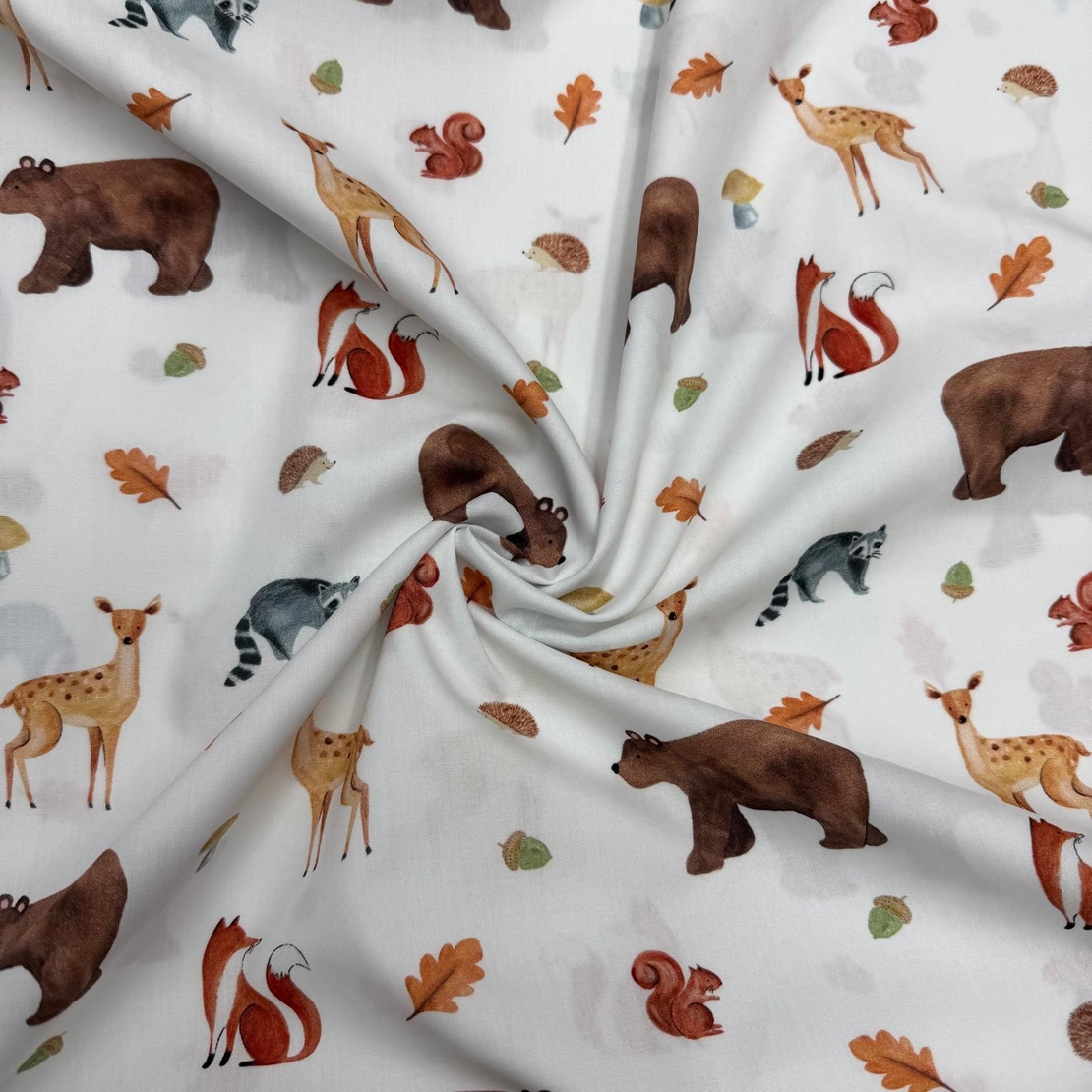 אריג כותנה דפוס חיות היער באווירת סתיו