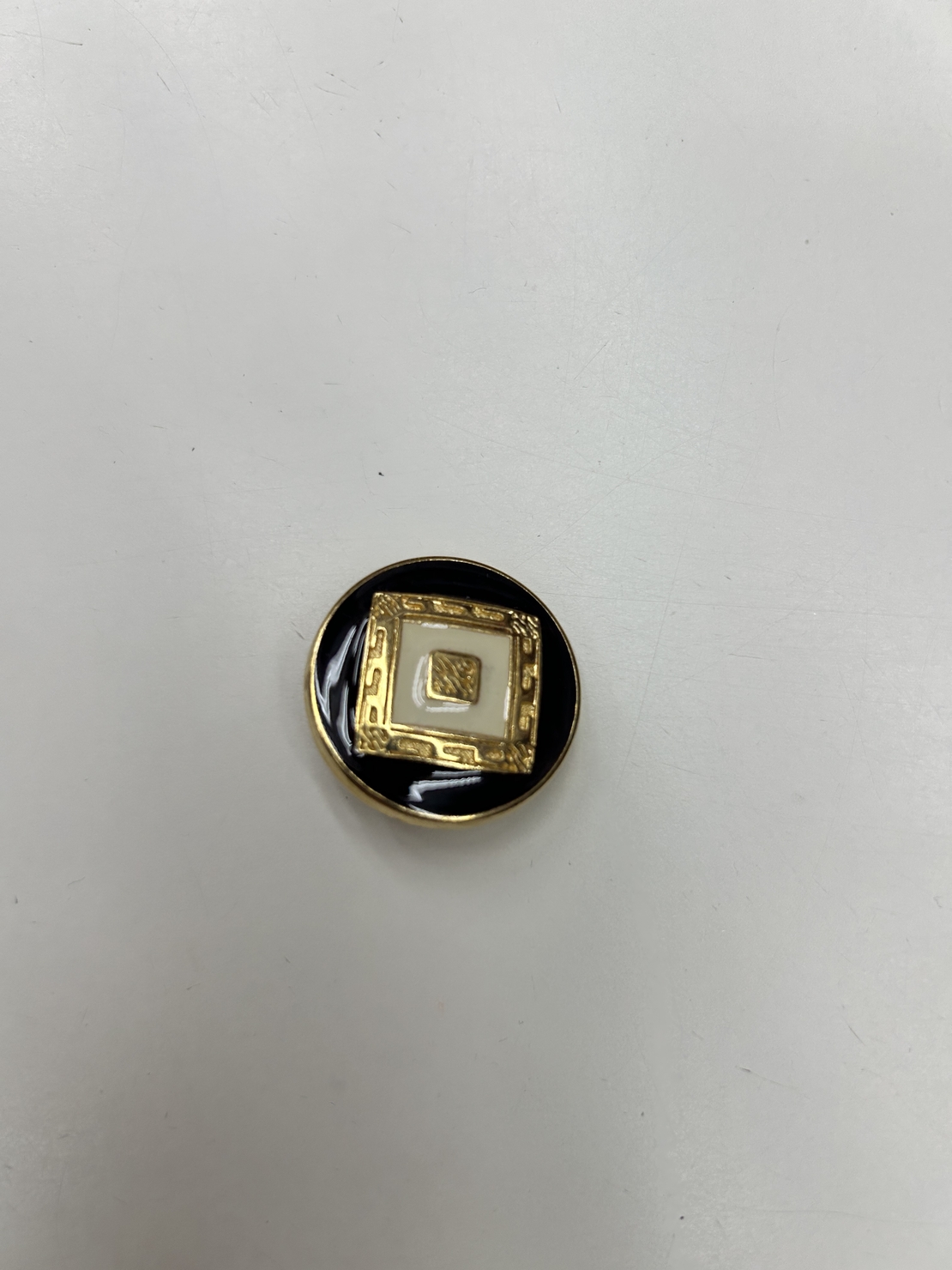 מארז של 8 יחידות כפתור זהב דגם 10