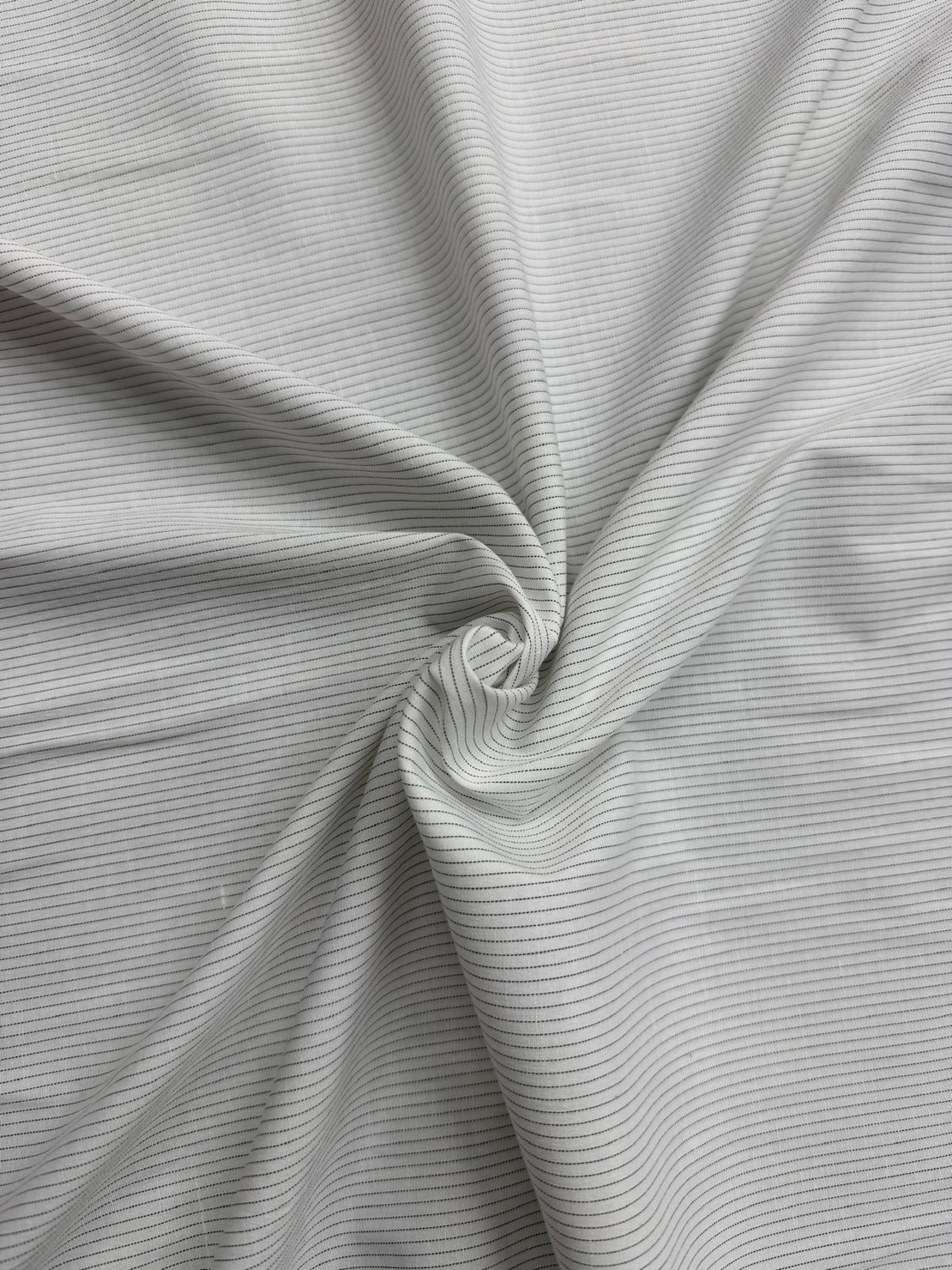 2 מטר אריג כותנה לבן פסים דקים