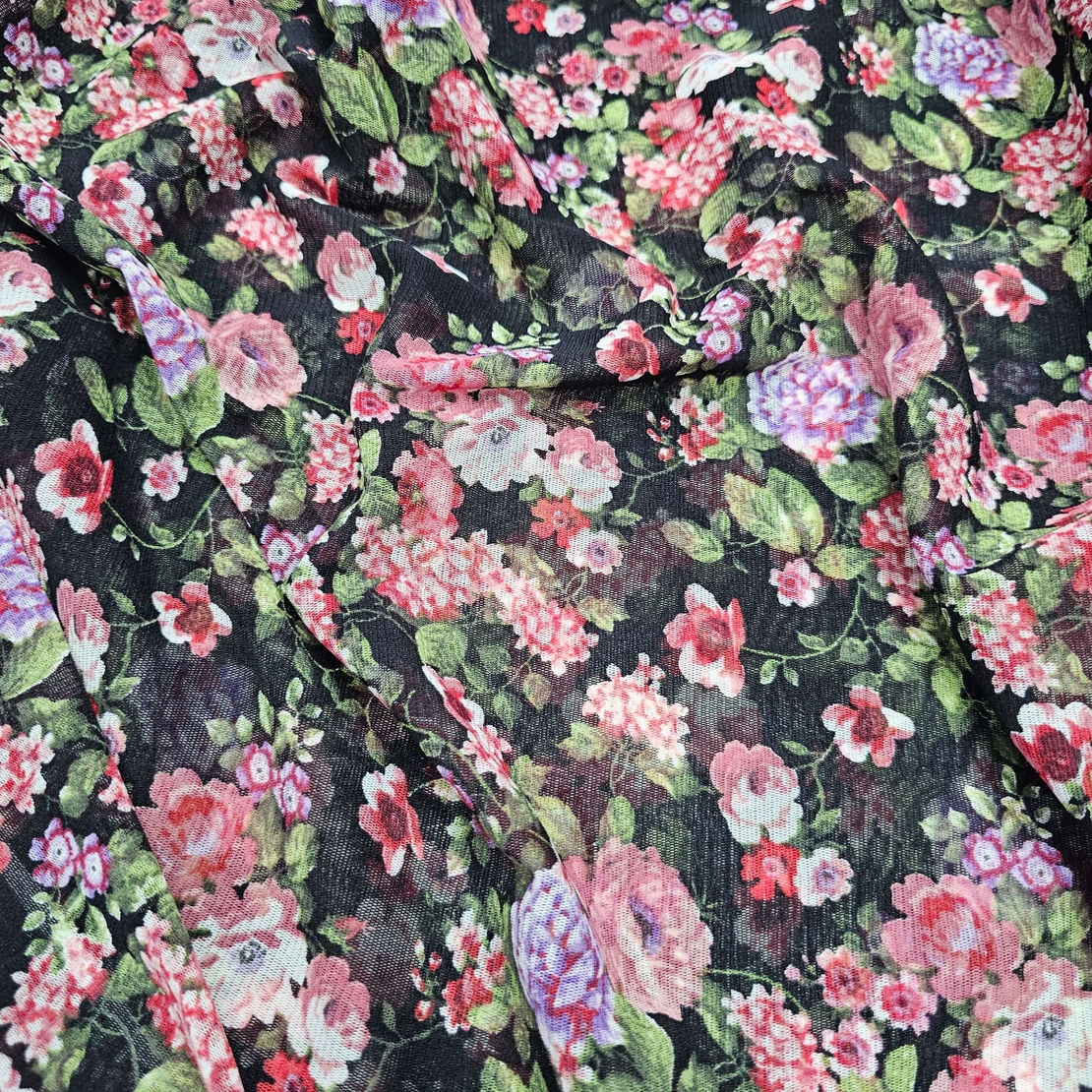 2 מטר רזיל פרחוני על רקע שחור