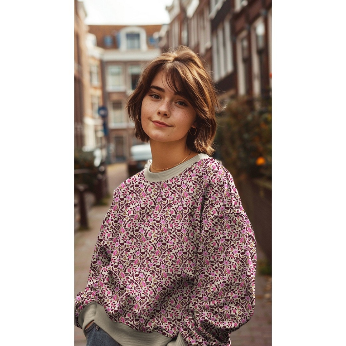 פרנץ טרי דפוס פרחים עדינים סגלגלים ורדרדים על רקע בז