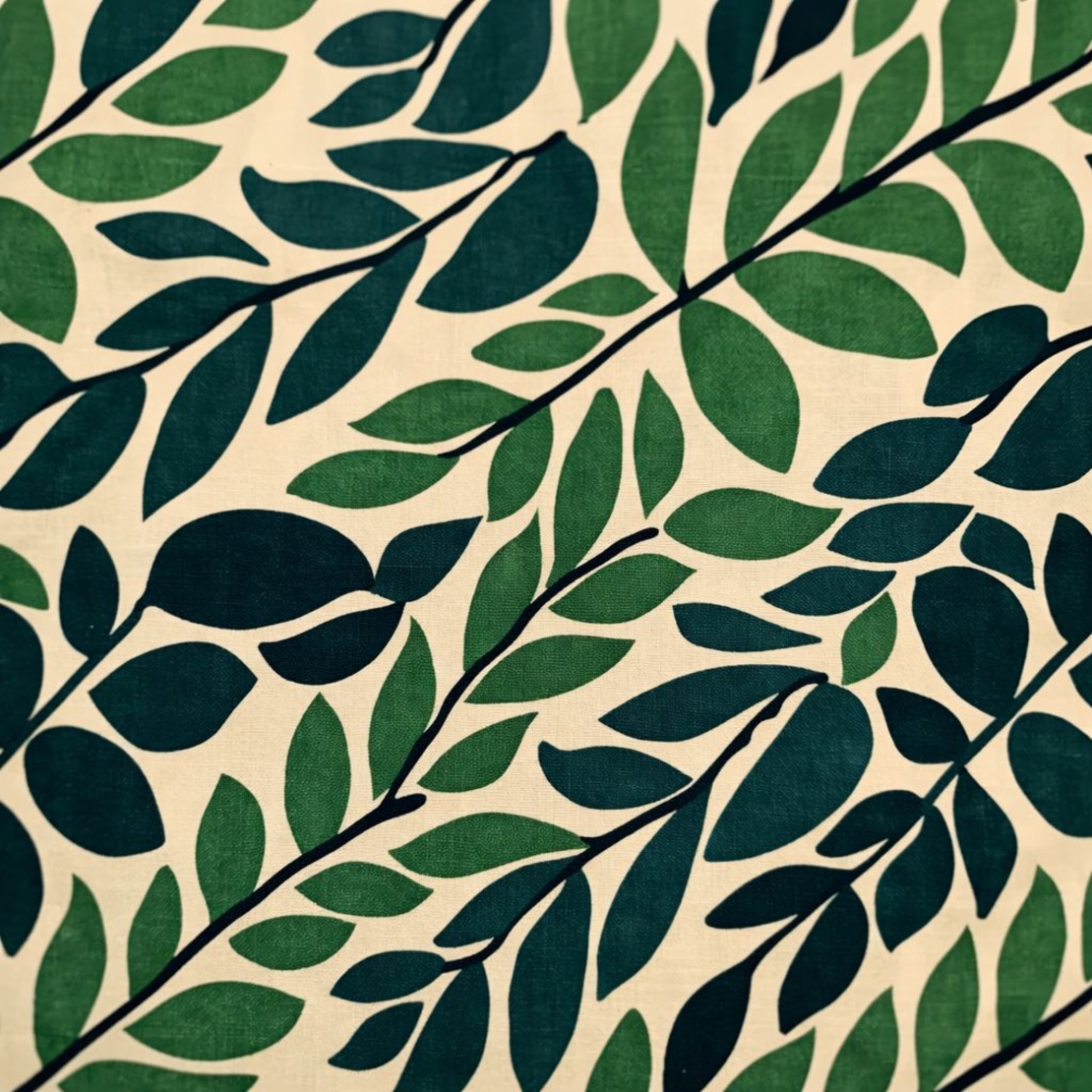 אריג ויסקוזה דפוס עלים טרופיים על רקע צהבהב