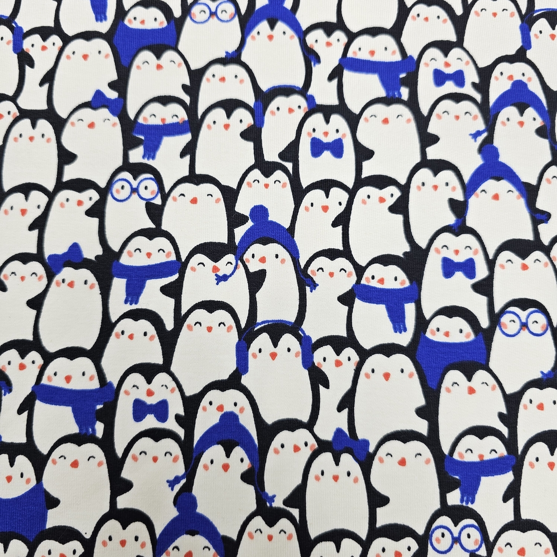 בד פוטר דפוס פינגווינים גווני כחול רויאל ולבן