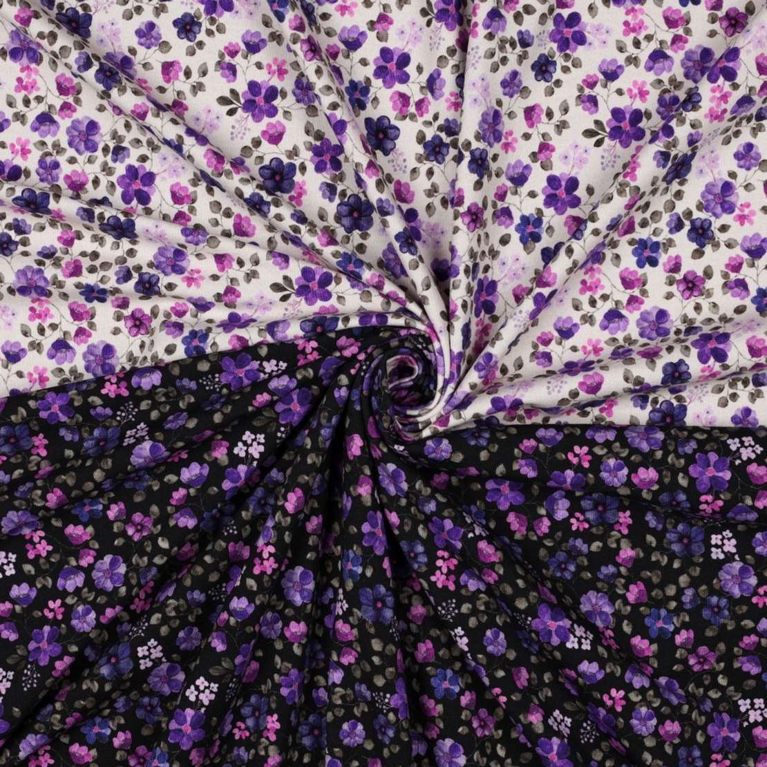 טריקו כותנה אורגני דפוס פריחת אביב סגולה רקע לבן חם
