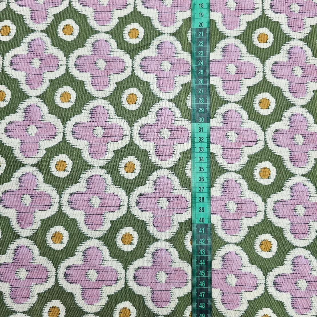 אריג קנבס דפוס פרחים גווני סגול רך וירוק דגם שיר