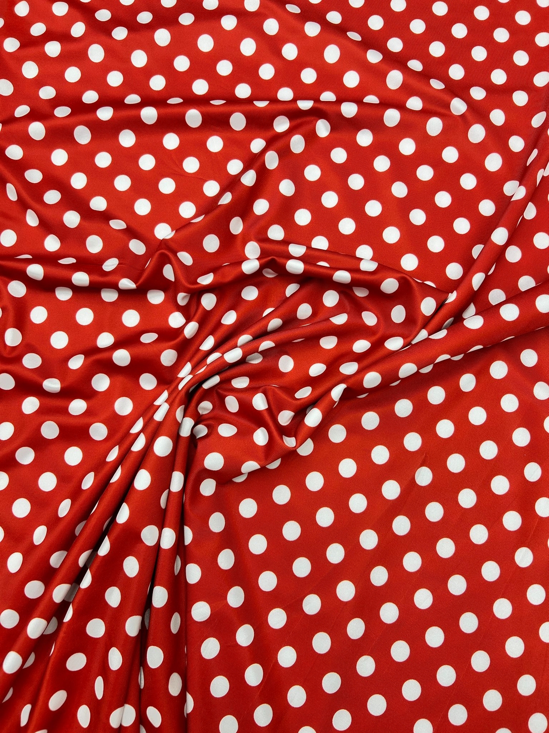 לייקרה אדום נקודות לבן