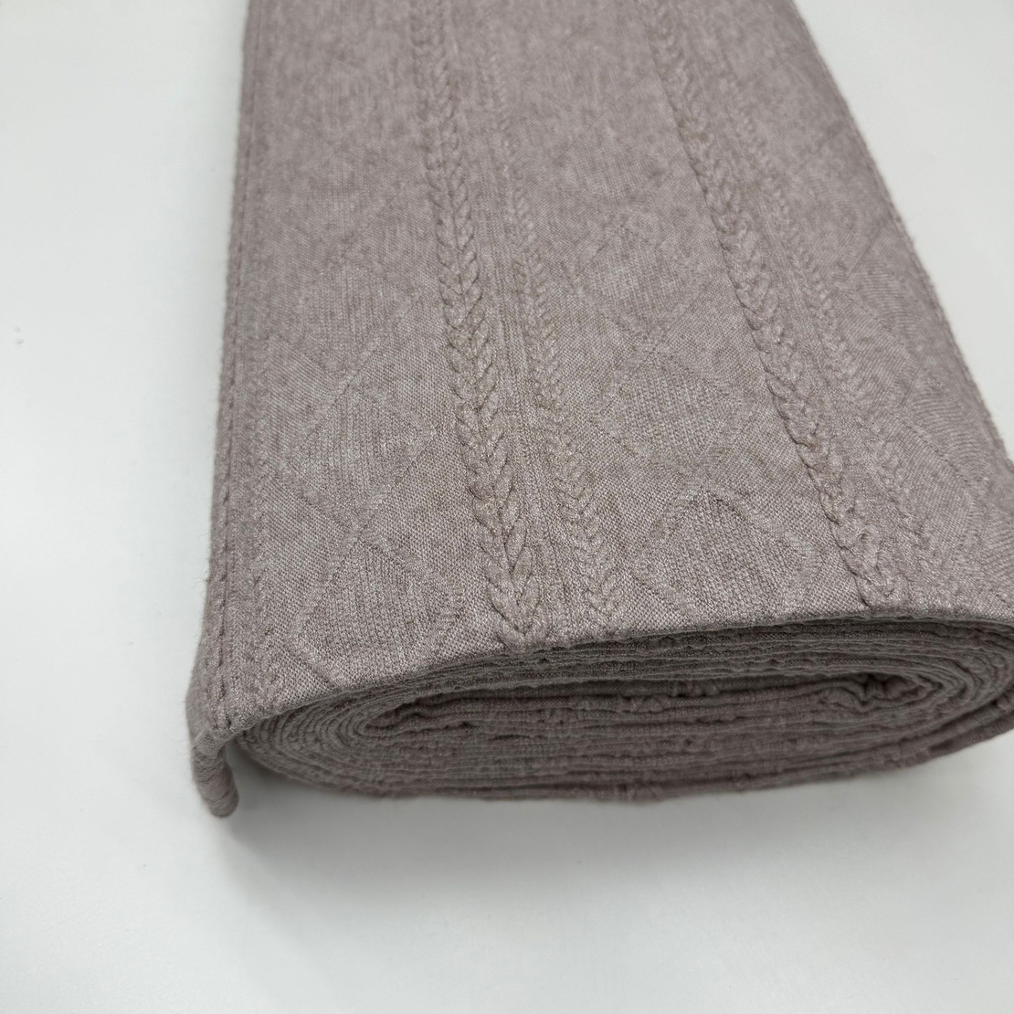 סריג צמות צבע בז פודרה דגם ורונה