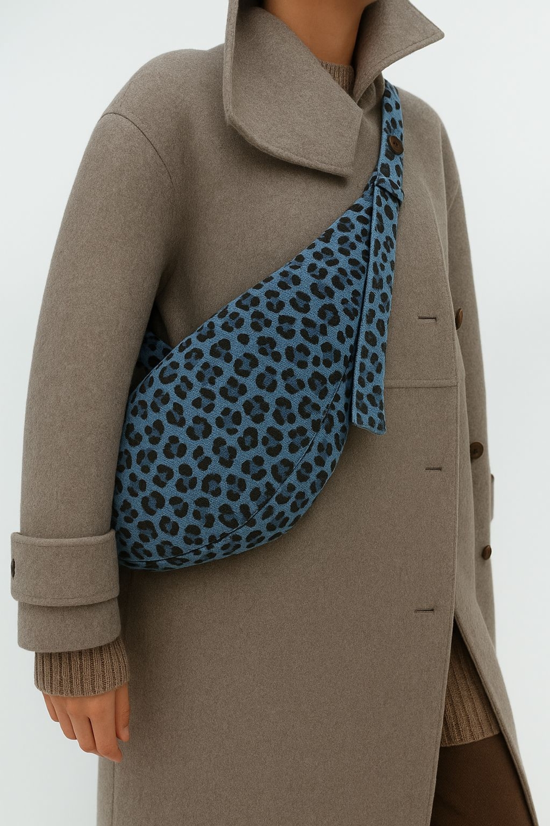 אריג קורדרוי בייבי מנומר על רקע כחול גינס